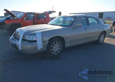 2008 Lincoln Town Car Signature Limited из США, поврежденный, VIN 2LNHM82V38X639853